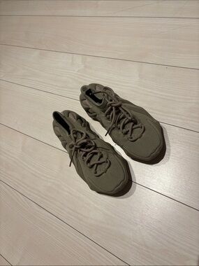 Yeezy Sneakers in Olive